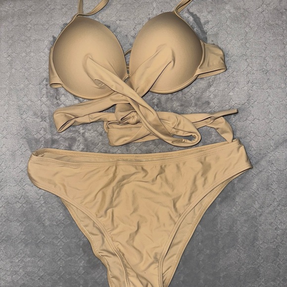 Nude swimming suit and lace skirt - Picture 7 of 7